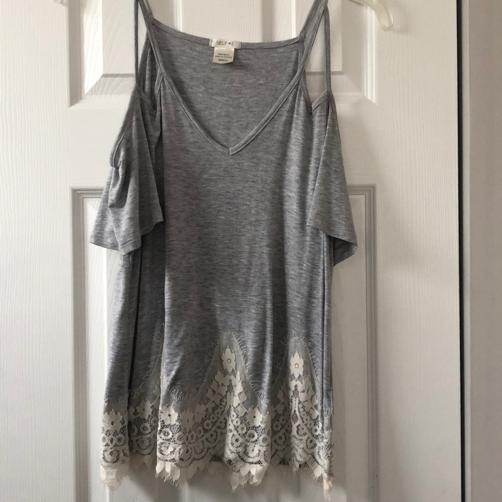 Grey tee, open shoulder